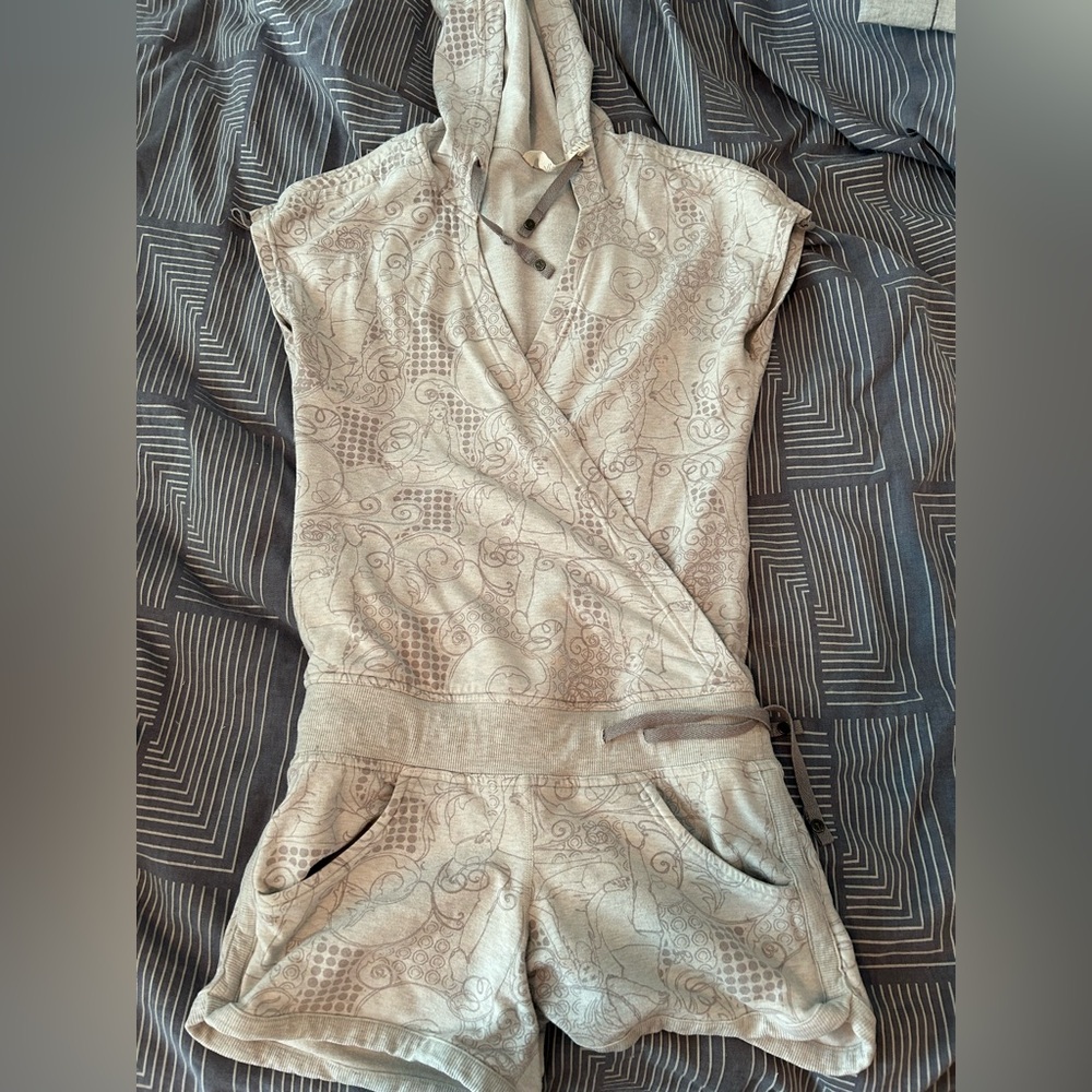 Unique lululemon romper. Great condition. Size 2